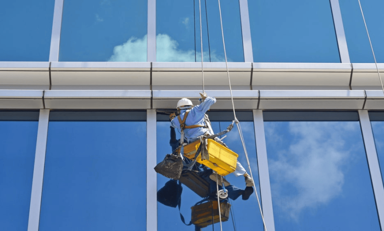 شركة تنظيف مباني: دليلك الشامل للحصول على بيئة نظيفة وآمنة بإحترافية عالية 2 شركة تنظيف مباني