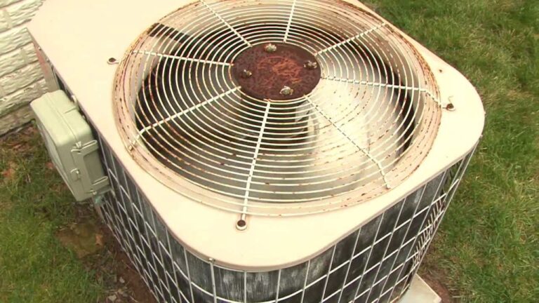 غسيل مكيفات شباك في أحد مسارحة