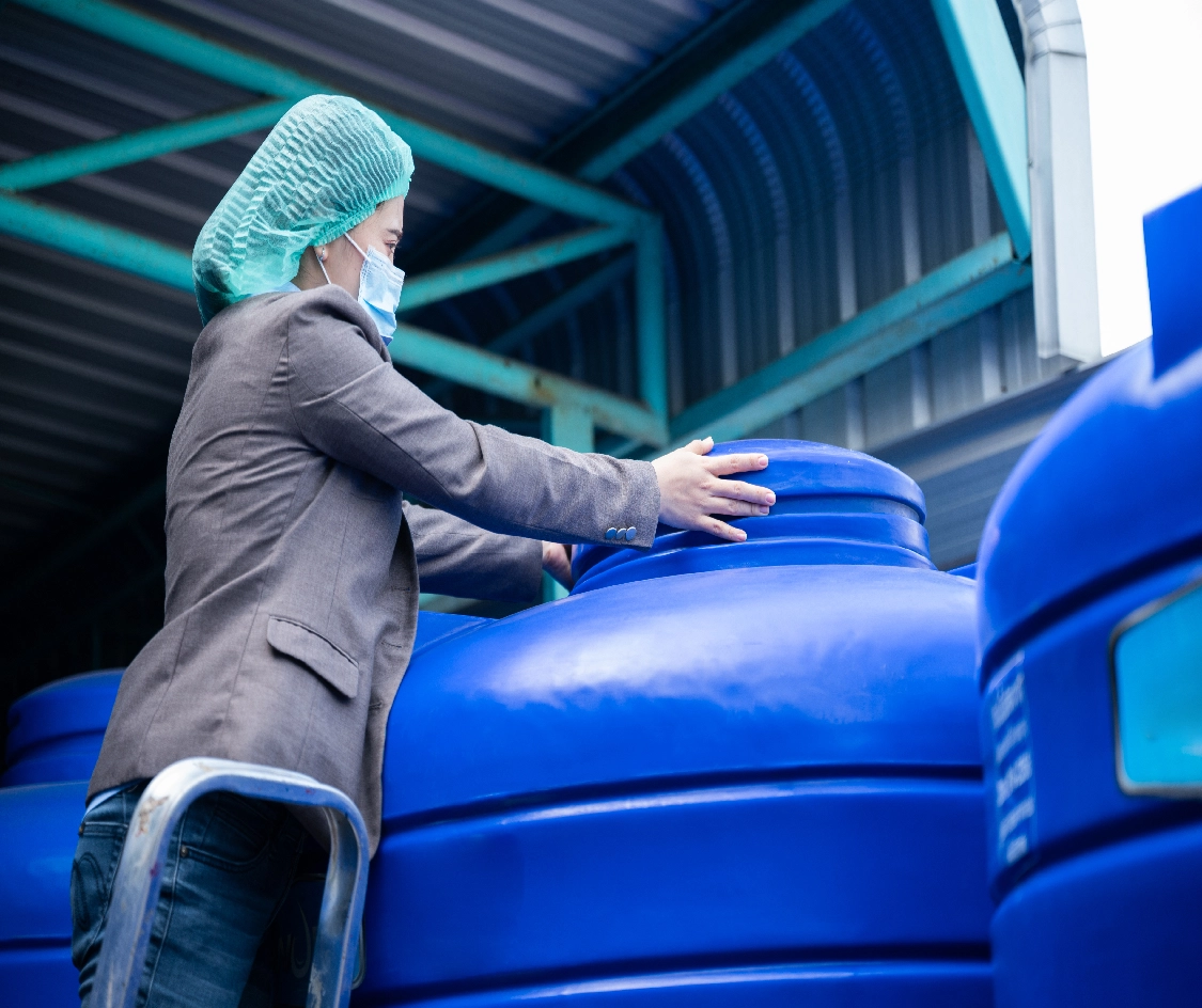 شركة تنظيف مائي في أحد مسارحة