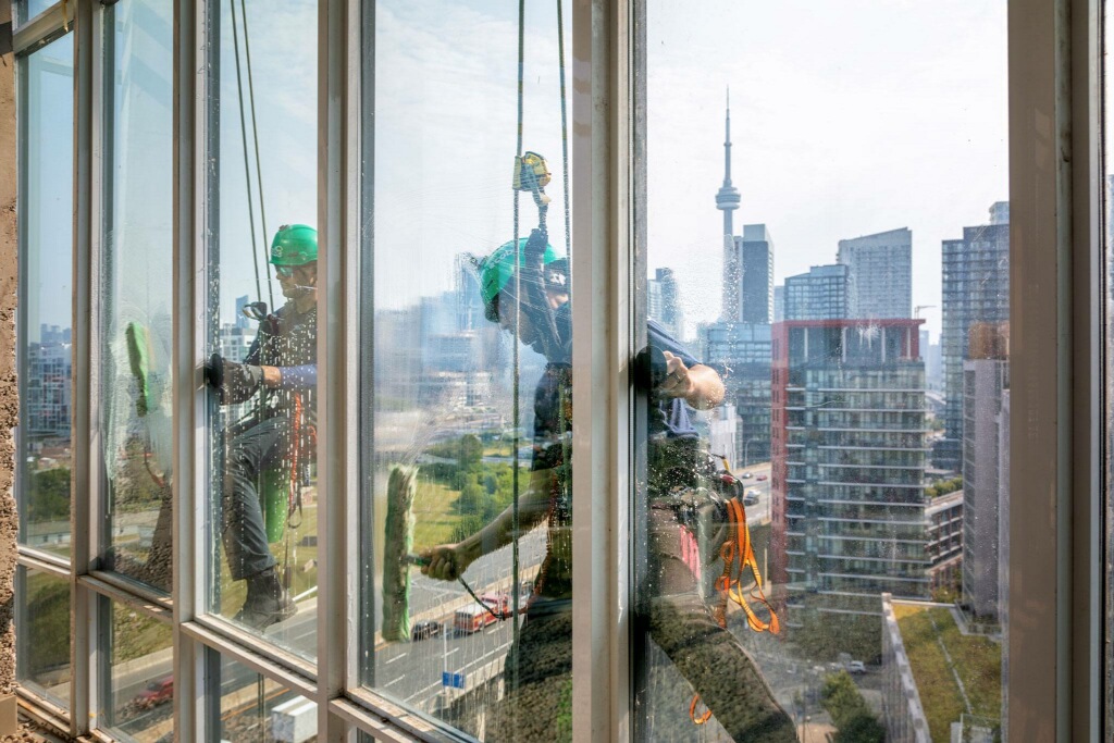 لماذا تختار شركة تنظيف واجهات بصامطة؟ 3 شركة تنظيف واجهات بصامطة